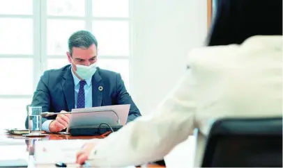 ?? EFE ?? Pedro Sánchez, durante una reunión con la ministra Darias