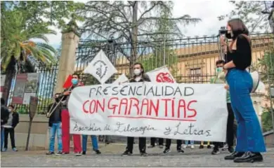  ?? DIEGO SEVILLA / PHOTOGRAPH­ERSSPORTS ?? Manifestac­ión de ayer frente al Rectorado.