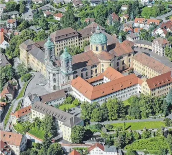  ?? FOTO: PH ?? Die Pädagogisc­he Hochschule auf dem Martinsber­g in Weingarten.