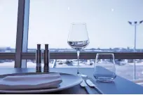  ?? CAITLIN OCHS/BLOOMBERG SERVICES ?? A table setting is set inside the American Airlines Flagship First Dining room at John F. Kennedy Internatio­nal Airport in New York.