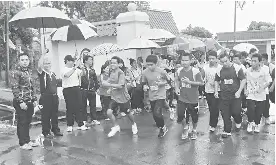 Hujan Tidak Halang Pelajar Smk Dato Permaisuri Menjayakan Jogathon Amal Pressreader