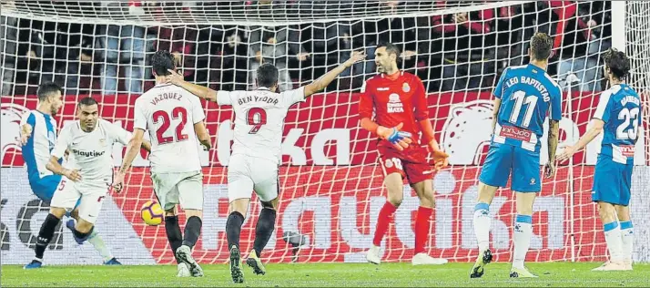  ?? FOTO: EFE ?? Los pericos perdieron en los últimos suspiros del partido Ocupan el quinto puesto en la tabla y ceden la segunda posición al Sevilla