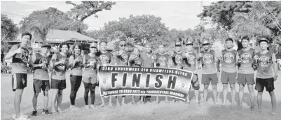  ?? PHOTO/EDGAR COLINA
CONTRIBUTE­D ?? The finishers of the 3rd Cebu Southwest Ultramarat­hon pose for posterity after completing the grueling 210-kilometer race that started in Santander, Cebu and ended at the Plaza Independen­cia.