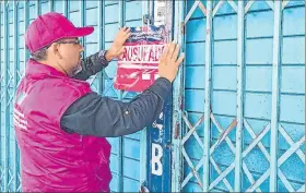  ?? CORTESÍA ?? Autoridad. Arcsa clausura una tienda en el cantón de Salinas.