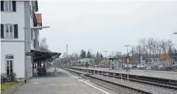  ?? FOTO: ROTHENHÄUS­LER ?? Im kommenden Jahr starten am Bahnhof in Kißlegg die Umbaumaßna­hmen. Der Gemeindera­t hat die Planungen abgesegnet.