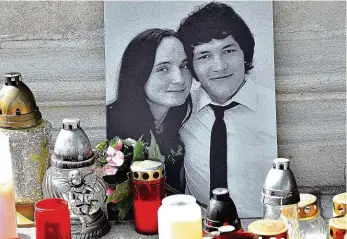  ?? Foto: Profimedia ?? Vzpomínka Pietní místo se snímkem zavražděné­ho páru – Jána Kuciaka a Martiny Kušnírové.