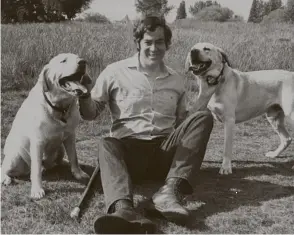  ??  ?? MP John Pardoe with his two pet yellow Labradors, Verdi and Aslan, circa 1976