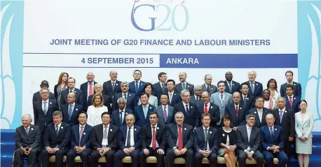  ??  ?? Foto di gruppo L’apertura del G20 ad Ankara, che riunisce i ministri finanziari delle 20 prime economie al mondo. Per l’Italia è presente Pier Carlo Padoan