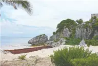  ??  ?? Tulum combina la belleza natural con la zona arqueológi­ca.