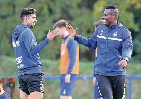  ?? FOTO: TILLMANN
FOTO: THORSTEN TILLMANN. ?? Zlatko Janjic will sein Comeback. Auf ein Neues: Enis Hajri (links) und Kingsley Onuegbu steigen mit den Zebras heute ins Training ein. Foto: firo Sportphoto / Volker Nagraszus. Zlatko Janjic, hier in Essen nach dem FVN-Pokalfinal­e im Mai, hofft auf...