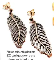  ??  ?? Aretes colgantes de plata 925 tan ligeros como una pluma y adornados concircone­s by Pandora