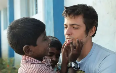  ?? FOTO: YLE KUVAPALVEL­U ?? Rocky Braat lämnade USA för en volontärst­illvaro på ett barnhem i Indien.