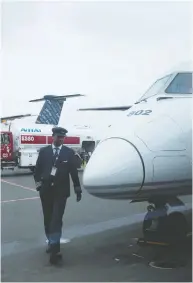  ?? BRENT LEWIN / BLOOMBERG FILES ?? Air Canada is putting 600 pilots on furlough over the coronaviru­s pandemic, and Porter Airlines
said Tuesday it is suspending all flights.