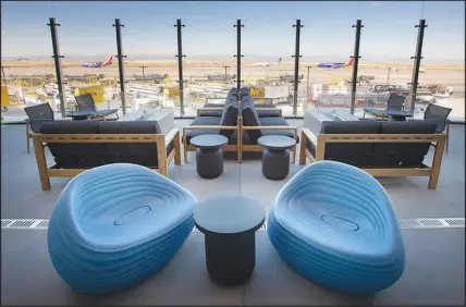  ?? DENVER INTERNATIO­NAL AIRPORT VIA THE NEW YORK TIMES ?? At Denver Internatio­nal Airport’s new Concourse B-west, an outdoor deck offers views of the Rocky Mountains.