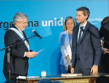  ??  ?? ASUNCIÓN. Alberto Fernández junto a Matías Lammens en su nombramien­to como Ministro de Turismo y Deporte.