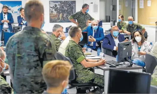  ?? SANTI OTERO / EFE ?? La ministra de Defensa, Margarita Robles, ayer en el cuartel general de la división San Marcial del Ejército de Tierra en Burgos.