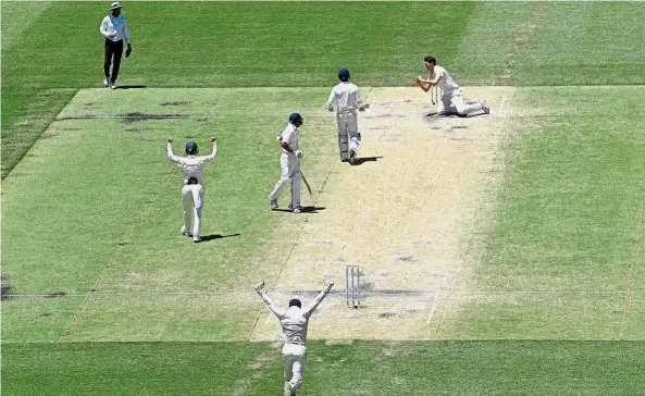  ?? — Reuters ?? Howzat: Australia’s Pat Cummins (top right) bowls and catches out India’s Jasprit Bumrah to win the match on day five of the second Test between Australia and India at the Perth Stadium in Australia yesterday.