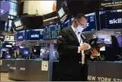  ?? COLIN ZIEMER — NEW YORK STOCK EXCHANGE ?? Trader Edward Curran works on the floor of the New York Stock Exchange on Thursday.