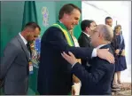  ??  ?? FAURIE. El brasilero saludó al canciller con afecto. Buena relación.