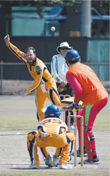  ?? Picture: STEWART McLEAN ?? PERFECT PITCH: Norths' Chris Stanger bowls to Cassowary Coast's Leon Walker during Saturday’s Cricket Far North contest at Griffiths Park.