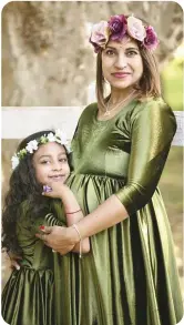  ??  ?? Dheya Naicker (6 years old) and her mom, Shiva Naicker (31 weeks pregnant).