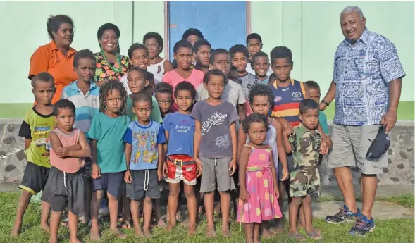  ?? Photo: Office of the Prime Minister ?? Prime Minister Voreqe Bainimaram­a with children and women on Kadavu.