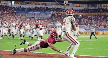  ?? [PHOTO BY ALLEN EYESTONE, PALMBEACHP­OST.COM] ?? Oklahoma’s CeeDee Lamb gets ready to make a touchdown catch while being defended by Alabama’s Patrick Surtain during Saturday night’s Orange Bowl in Miami Gardens, Fla.