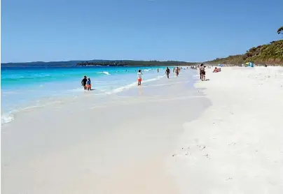  ?? 123RF ?? Tourists and holidaymak­ers enjoy the sunshine and pristine sands at Hyams Beach.