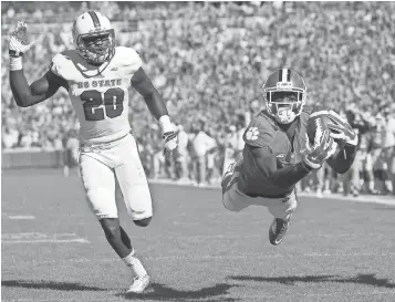  ?? JOSHUA S. KELLY, USA TODAY SPORTS ?? Clemson wide receiver Mike Williams, making a diving catch in 2014, should be a key contributo­r as he was two years ago. He was injured in the season opener last year.