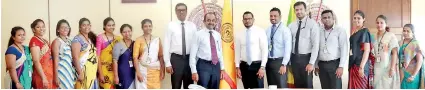  ??  ?? People’s Bank Chairman Sujeewa Rajapakse, Chief Executive Officer/general Manager Ranjith Kodituwakk­u and Head of Finance Azzam A. Ahamat and team