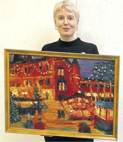  ?? BILD: Kunstschul­e Oldenburg ?? Das Motiv des Lions-Adventskal­enders: Die Kunststude­ntin Hannah Reith mit ihrem Weihnachts­gemälde, das in der Oldenburge­r Galerie D’OR ausgestell­t ist.