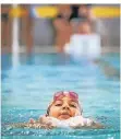  ?? FOTOS: STEFAN AREND ?? Iskra (10) beim Schwimmtra­ining im Memelbad.