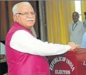  ??  ?? Haryana chief minister Manohar Lal Khattar casting his vote for presidenti­al election; and Congress leader Kiran Choudhary at the Haryana Vidhan Sabha in Chandigarh on Monday.