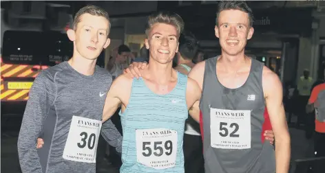  ?? DM1931493A ?? The winner of the A race, Jonathan White (centre), flanked by runner-up Jacob O’hara (left) and third-placed Jack Woods