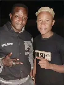  ??  ?? Dendera ace Sulumani Chimbetu posing for a photo with Zimbabwe National Students Union leader Takudzwa Ngadziore