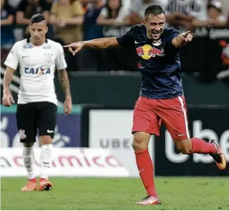  ?? Rodrigo Gazzanel/Futura Press/Folhapress ?? Guilherme Lazaroni comemora gol de empate do Red Bull no jogo contra o Corinthian­s