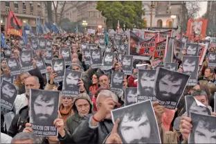  ?? JUAN OBREGON ?? UNIDOS. Pese a las diferencia­s o grietas, miles de personas piden por Maldonado.