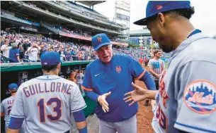  ?? ALEX BRANDON/AP ?? New York Mets manager Buck Showalter smiles as he reaches to shake hands with New York Mets relief pitcher Edwin Diaz, right, after a game against the Washington Nationals last season in Washington.