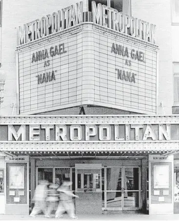  ?? Houston Chronicle file ?? Downtown’s Metropolit­an, built in 1927, is among the historical movie houses that Houston has lost.