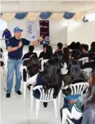  ??  ?? CAPACITACI­ÓN. Estudiante­s se comprometi­eron con el cuidado del agua.