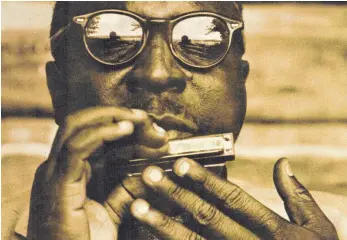  ?? FOTO: HARMONIKAM­USEUM ?? Über Jahrzehnte war Sonny Terry in der Blues-Szene eine unerreicht­e Größe.