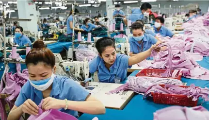  ?? — Reuters ?? Demographi­c dividend: Vietnam has the advantage of demographi­cs with a larger share of working-age population compared to other Asian countries.