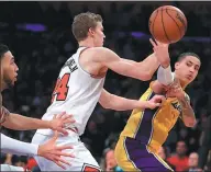  ?? SEAN M. HAFFEY / AGENCE FRANCE-PRESSE ?? Kyle Kuzma of the Los Angeles Lakers dishes a pass past Lauri Markkanen of the Chicago Bulls during Tuesday’s game in LA. The hosts won 103-94.