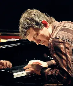  ??  ?? Innovatore Brad Mehldau, 47 anni, raffinato interprete e arrangiato­re