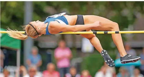  ?? FOTO: THISSEN/DPA ?? Der Höhenflug von Louisa Grauvogel geht weiter – und führt die 21-Jährige jetzt sicher zur Leichtathl­etik-EM nach Berlin.