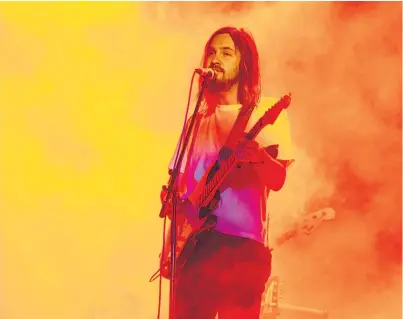  ??  ?? Kevin Parker als Ersatzjesu­s bei den Osterfests­pielen der Jazzmesse Kapfenberg. Halt! Irrtum. Doch in den USA, wo die Musik, die er als Tame Impala veröffentl­icht, hoch im Kurs steht.