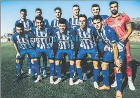  ?? FOTO: ALAVÉS ?? En el dique seco Ely, tercero de arriba por la derecha, se lesionó ante el Alcorcón