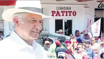  ??  ?? Andrés Manuel López Obrador, presidente nacional de Morena, estuvo ayer en Compostela, Nayarit, donde llamó a los otros partidos políticos a apoyar a Miguel Ángel Navarro, candidato a la gubernatur­a del estado.