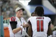  ?? PHELAN M. EBENHACK — ASSOCIATED PRESS ?? Atlanta Falcons quarterbac­k Matt Ryan, left, talks with wide receiver Julio Jones on the sideline during Saturday’s preseason game against the Jaguars in Jacksonvil­le, Fla.