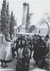  ?? ?? Survivors of Khojaly genocide arriving in Aghdam.